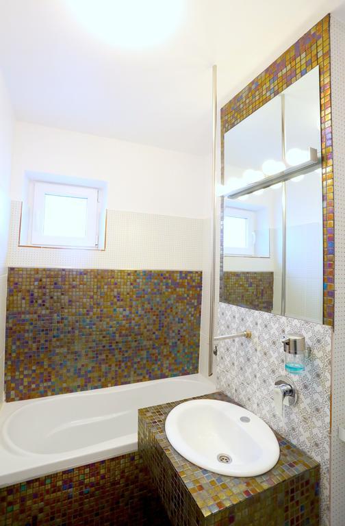 Soho Apartment Near Ceronav Galaţi Екстериор снимка