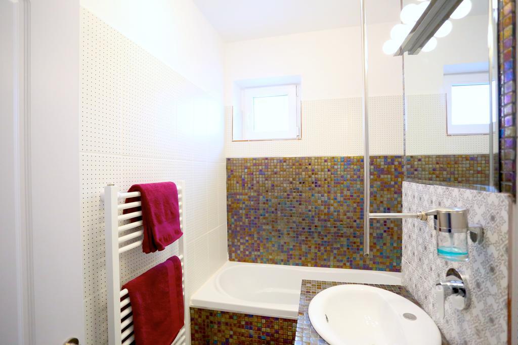 Soho Apartment Near Ceronav Galaţi Екстериор снимка